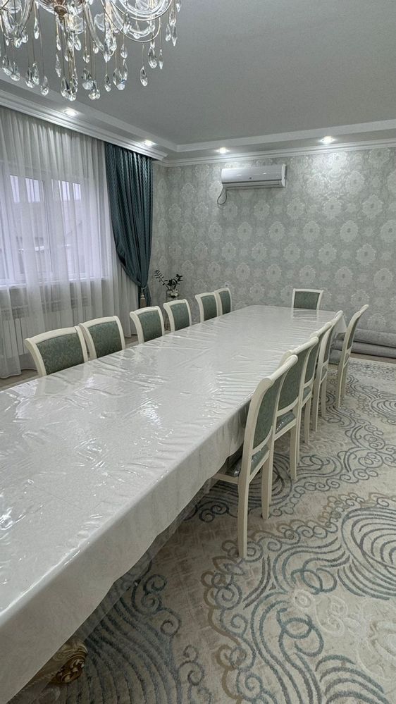 Стол со стульями