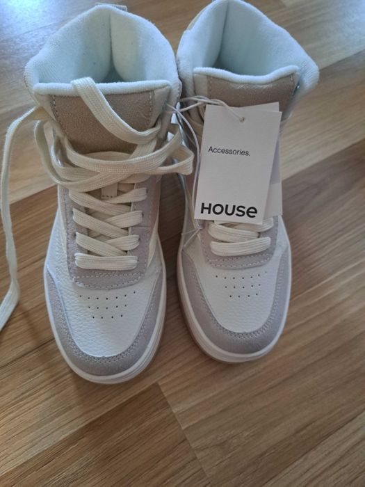 Високи кецове  на House