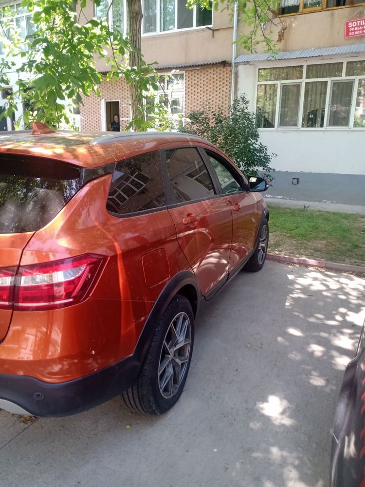 Lada Vesta Kros sotiladi