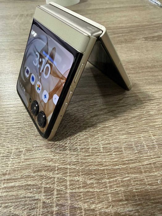 motorola razr 50