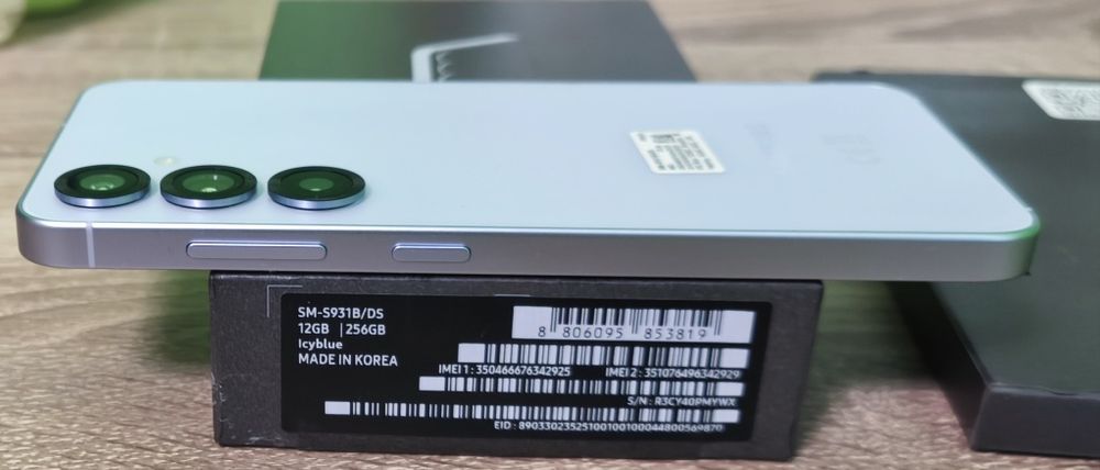 Samsung S25 256GB Icyblue Като нов/Бартер