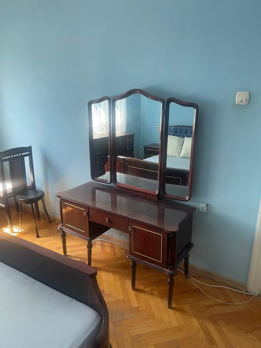 Комплект спалня от естествено дърво