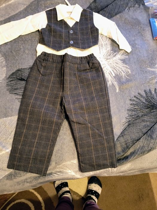 De vânzare  diferite costumase baieti