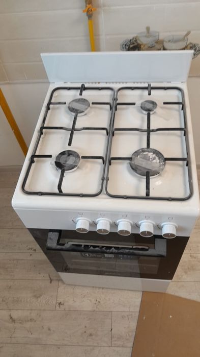 Новый газплита и раковины железный и фарфоровый все совсем новое!