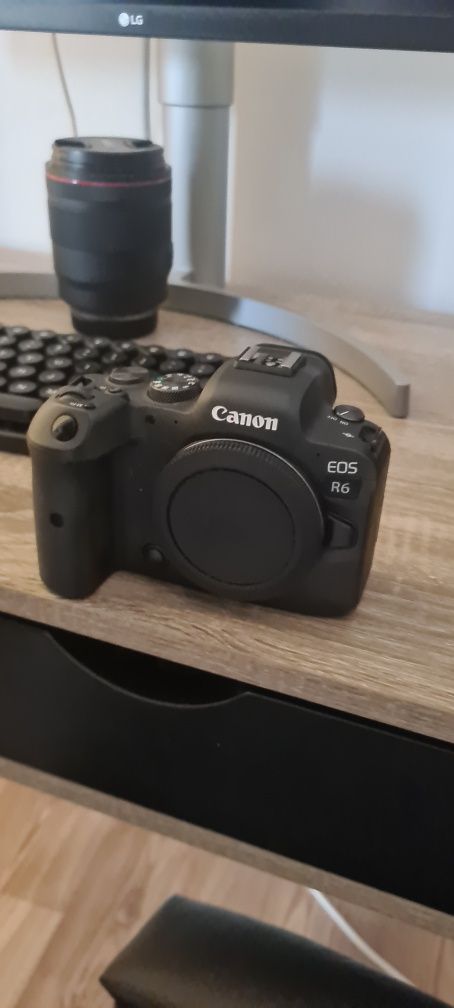 Canon R6 în stare perfectă