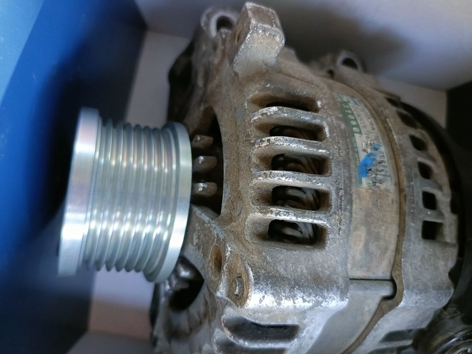Alternator original Denso Toyota Corolla Verso D4D, 2.2 L diesel, 2007