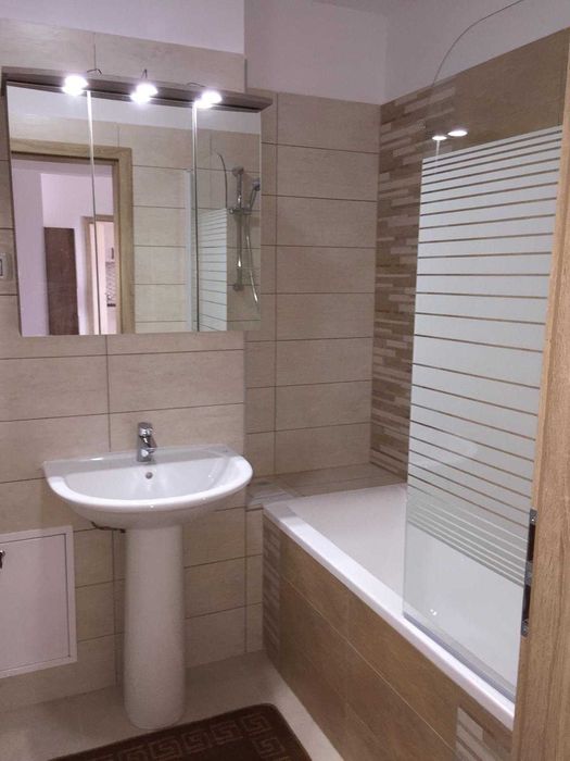 Popietar, ofer spre închiriere apartament două camere