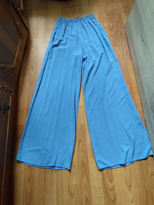 Victoria, pantaloni evazați