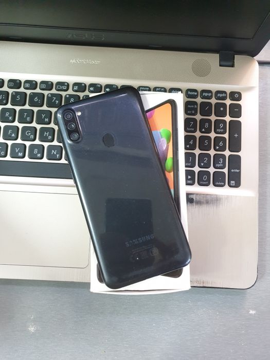 Galaxy A11 (Black) Karopka Dakument Dual Sim Sotiladi.