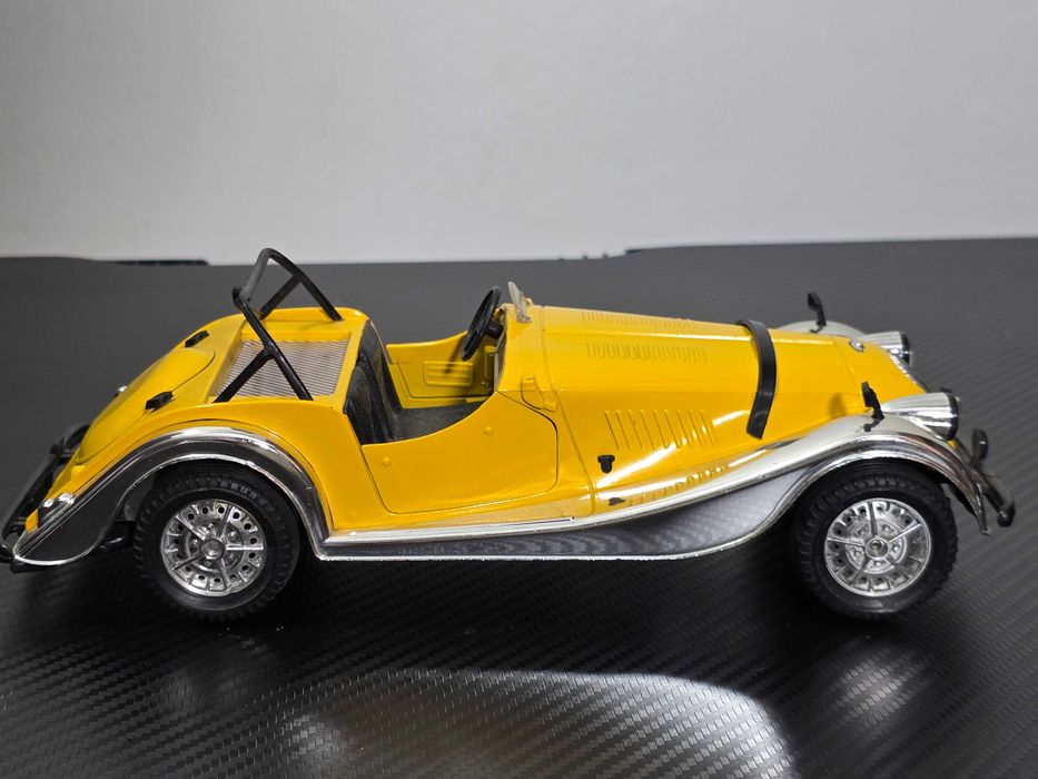 Macheta Auto 1/16 Polistil Morgan Plus 8