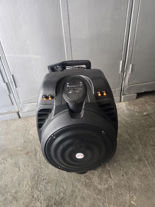 Vând boxă AKAI SS023A--X10