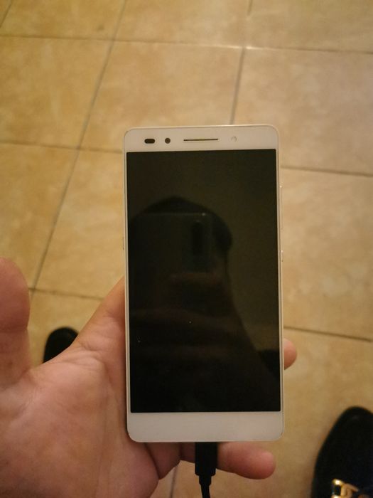 Vând sau schimb honor 7s