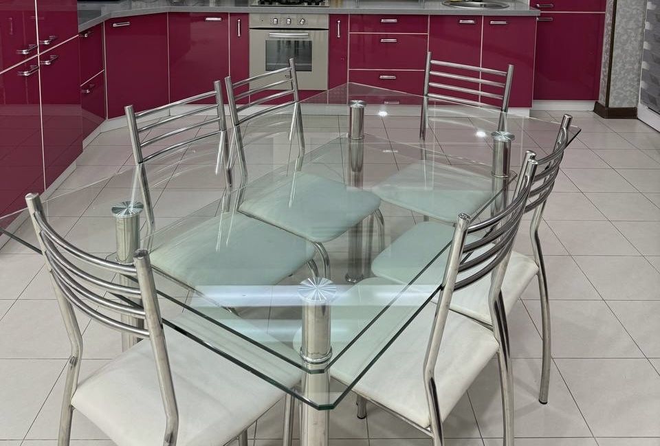 Продаётся кухонный стол