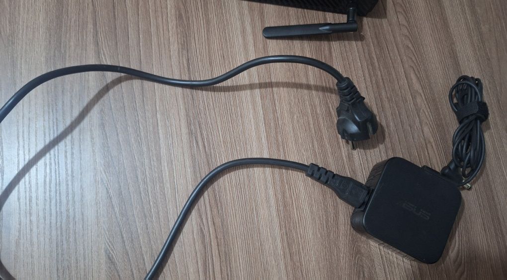 мини компьютер ASUS