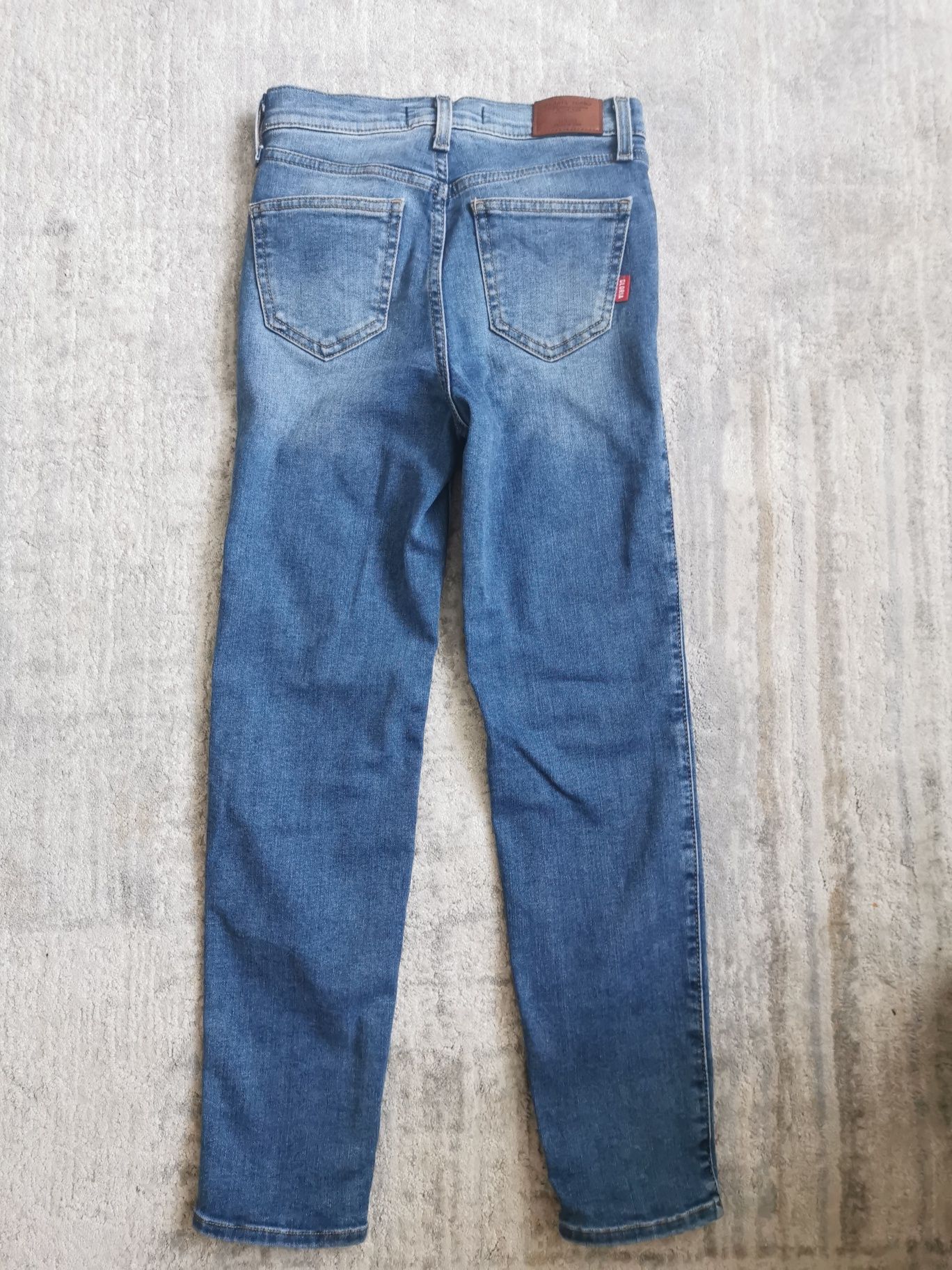 Продам практически новые джинсы фирмы "Gloria Jeans"  для девочки