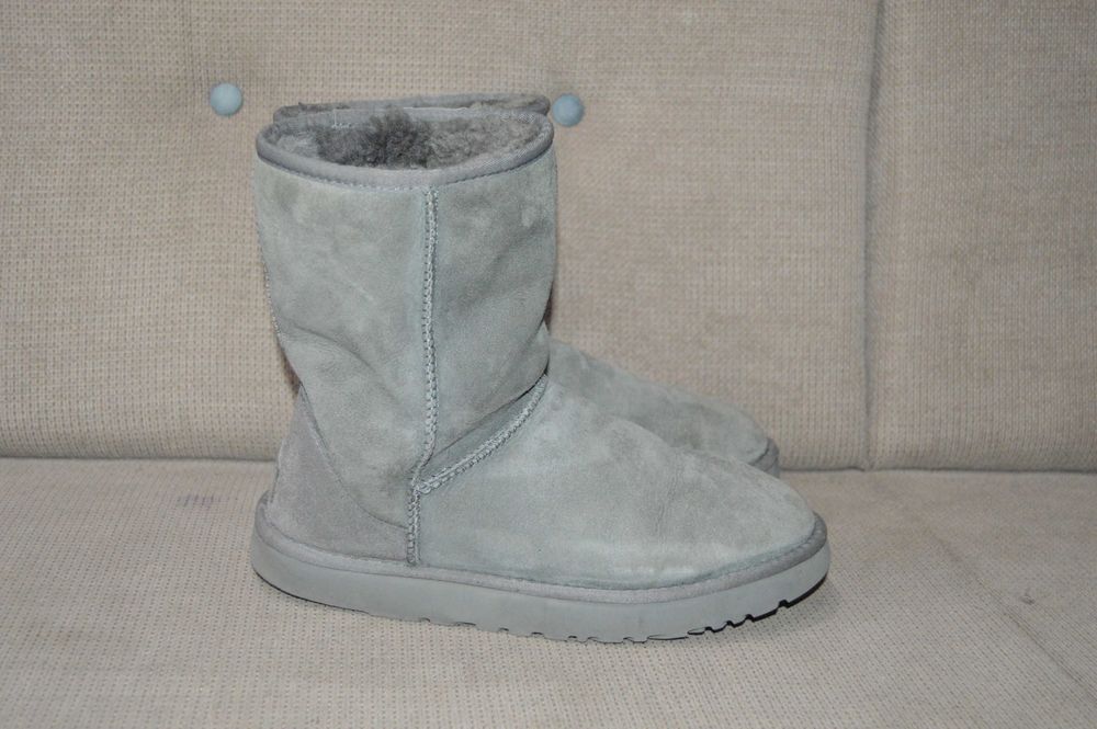 Cizme din piele UGG Mini Bailey Button II marime 41
