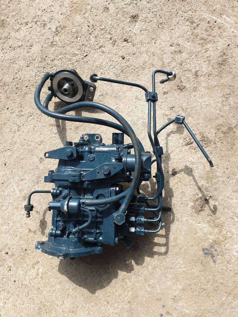 Pompa injectie motorina motor kubota V3300 V2203 V1905