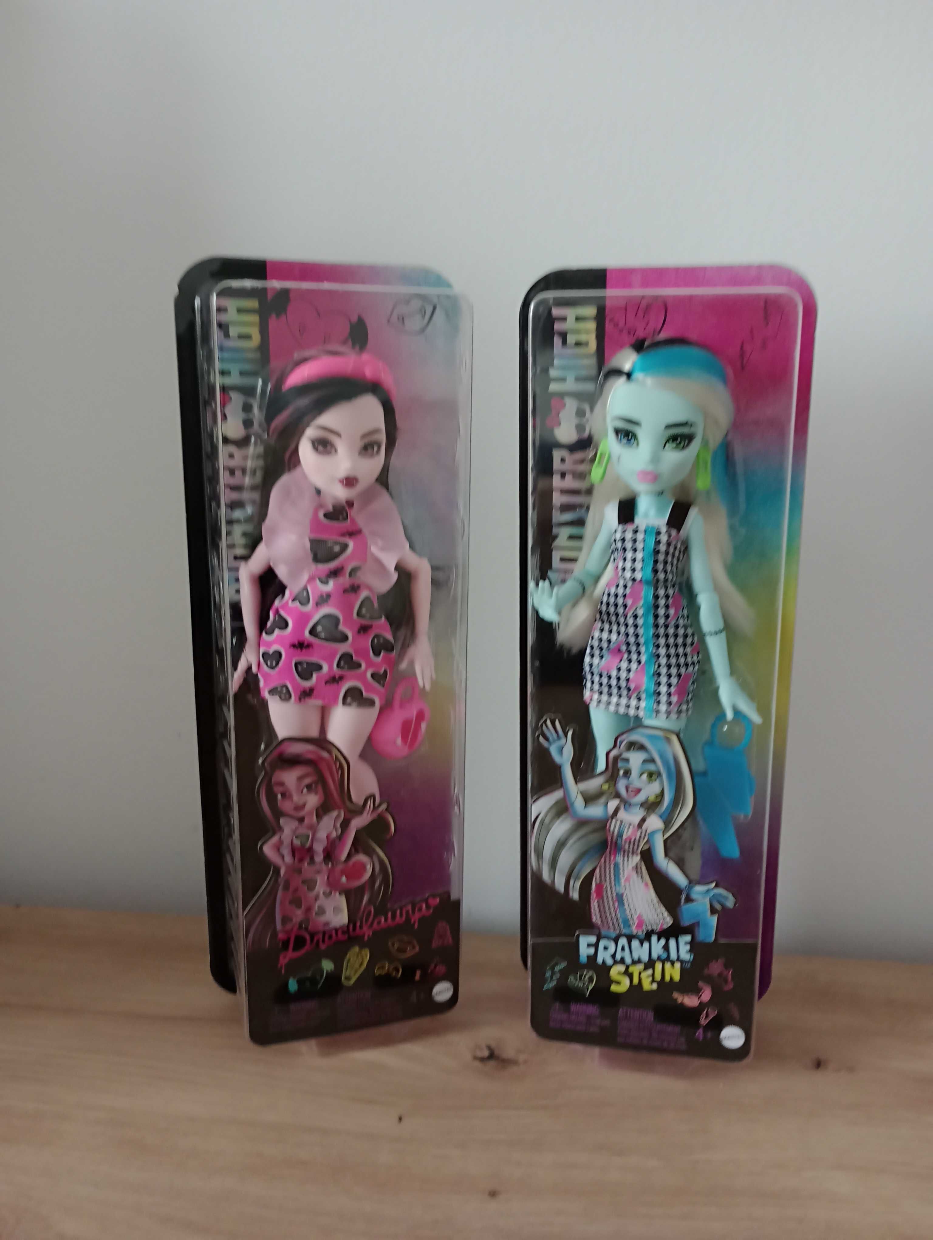 Vand lot cu 2 papusi Monster High