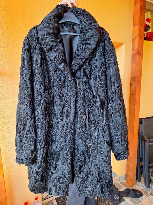 Vând haine de blană naturală