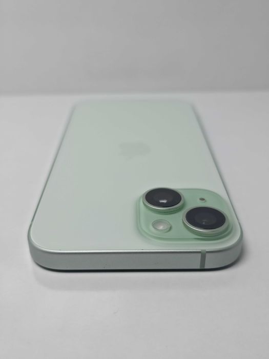 iPhone 15 128GB Green