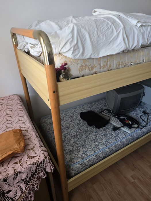 Pat suprapus cu tot cu saltele