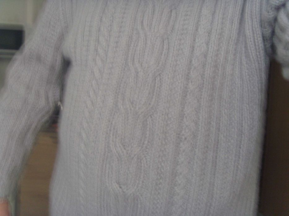 Пуловер ръчно плетен