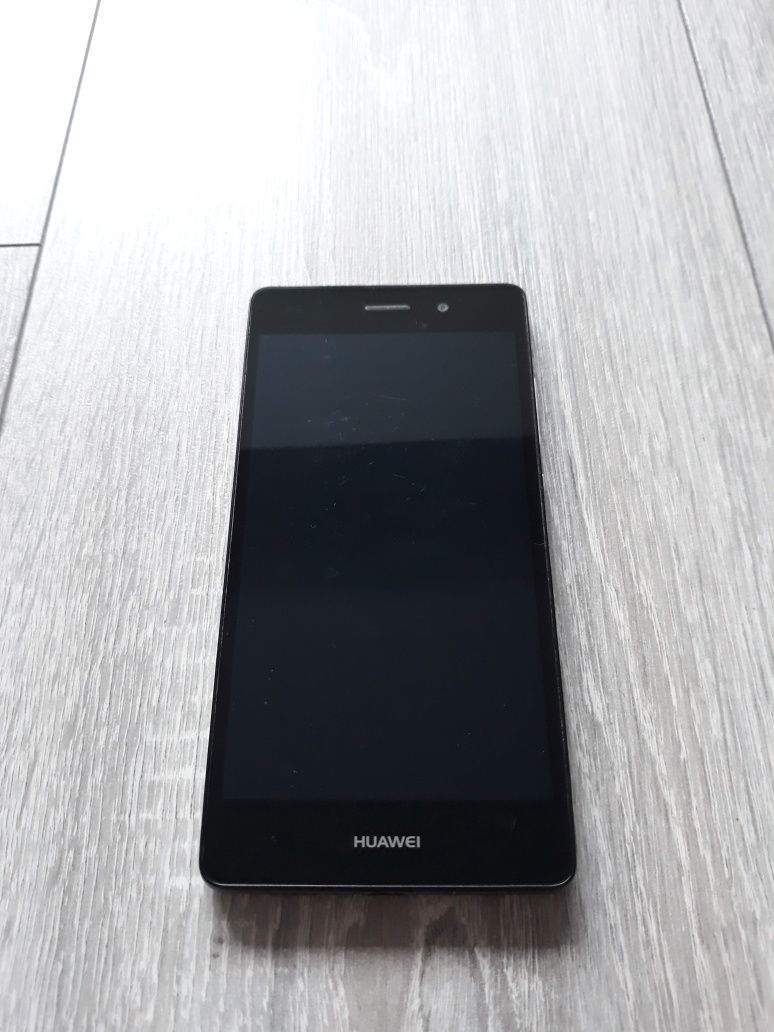 Huawei P8 Lite (cititi descrierea)