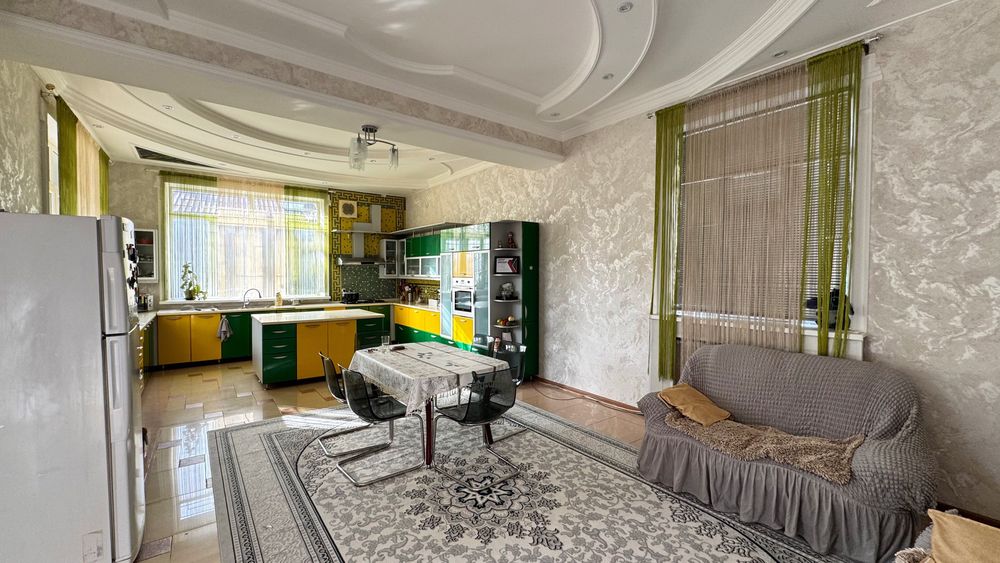 Продается шикарный дом в центре города