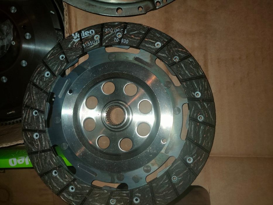 Vând ambreiaj cu volanta masa dubla Passat B6 Golf 6 motor 1.8 benzina