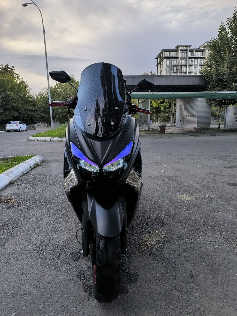 T Max Skuter 150cc