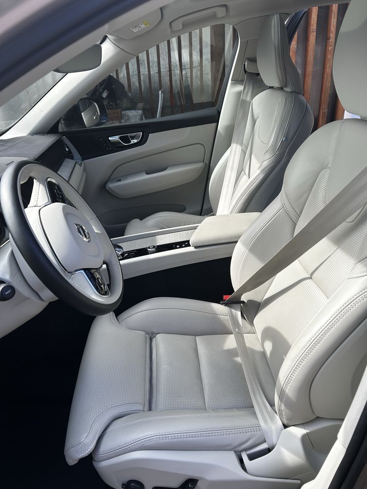 Volvo xc60  2024
