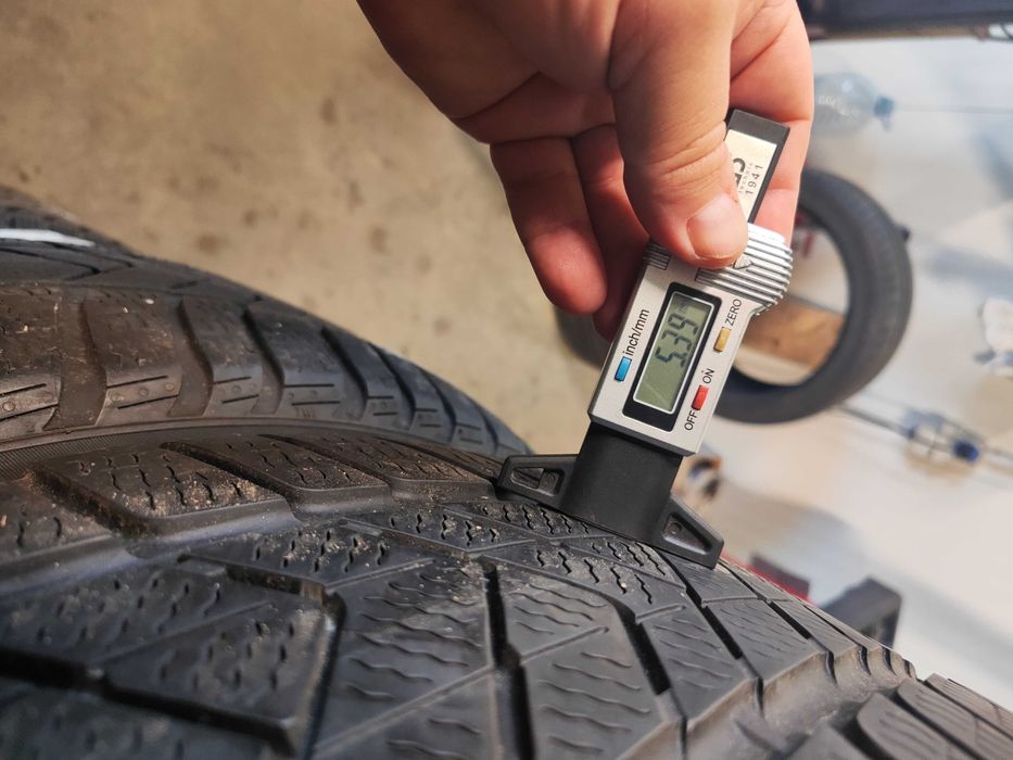 4бр. зимни гуми 275/40/18 Pirelli