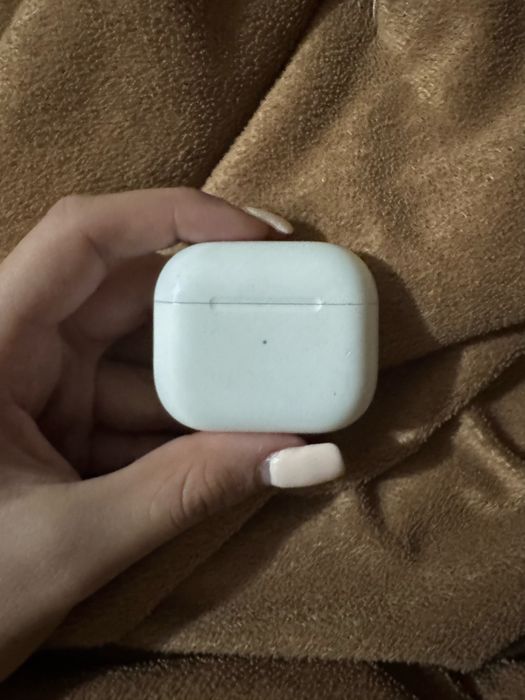 AirPods (3-то поколение с Lightning зареждане)