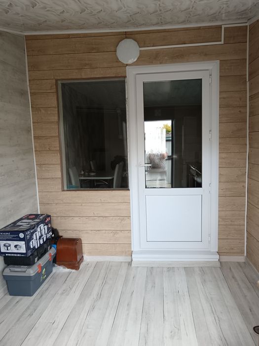 Продам 2 комнатную, благоустроеную квартиру, в доме барачного типа.