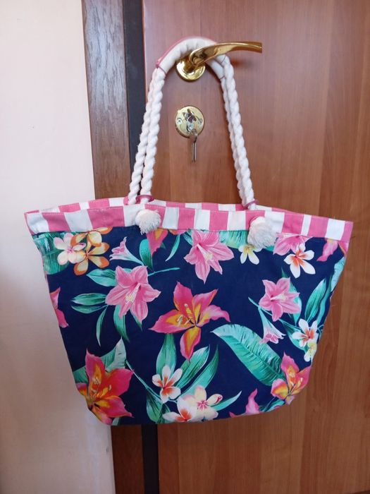 Продавам плажна чанта