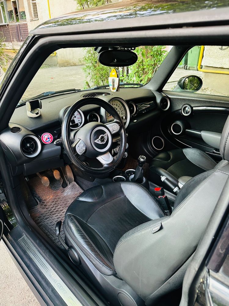 MINI Cooper 1.6 Benzină | 2008 | Full negru | Super stare!