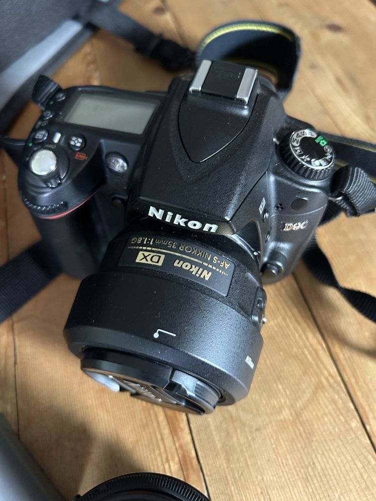 Nikon d90 комплект с два обектива и раница