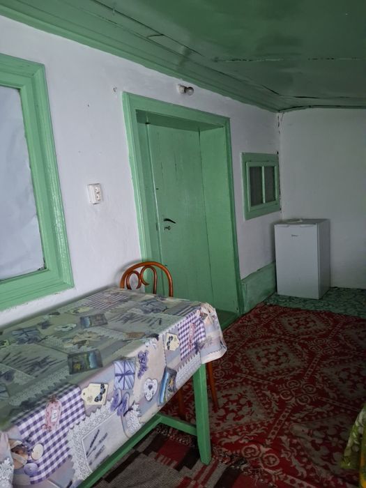 Vând casă bătrânească.