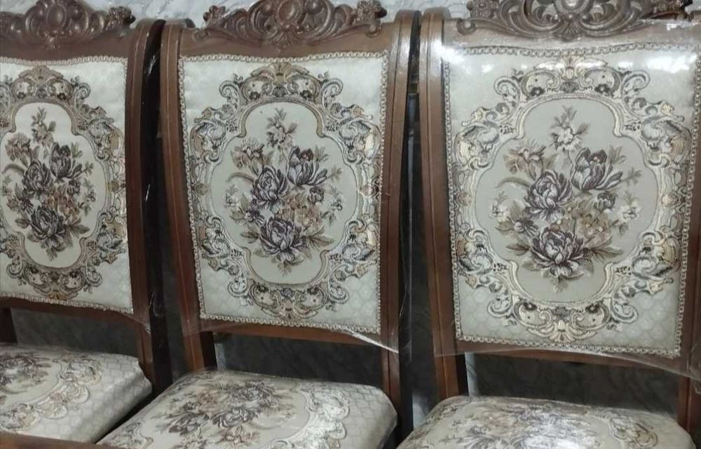 Срочно стол стул сотилади
