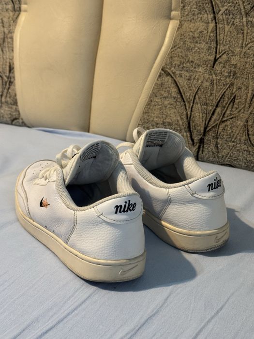 Nike trainers white