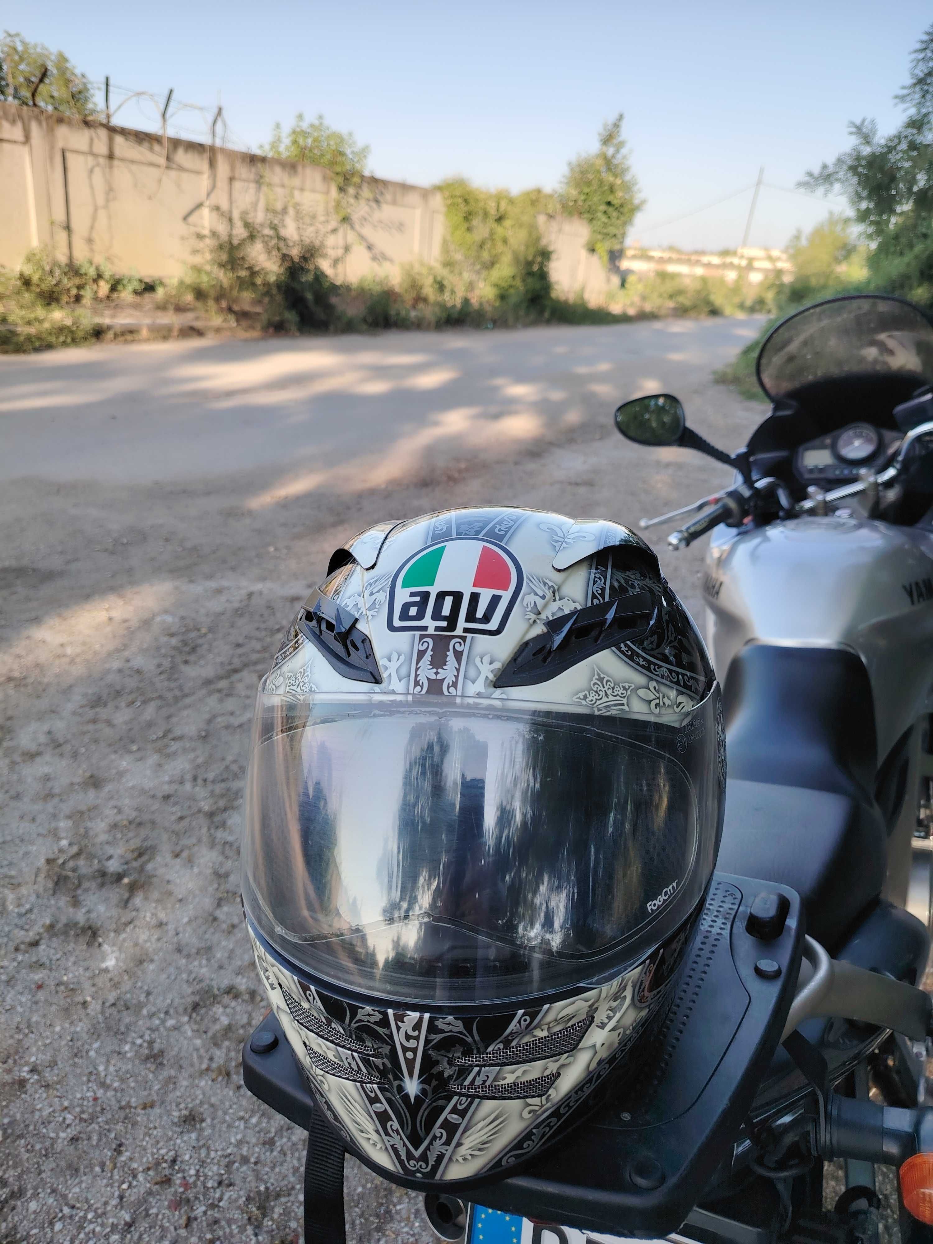 каска за мотор AGV