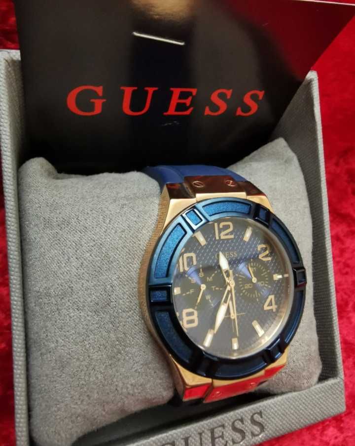 Унисекс Кварцов часовник Guess W0571L1 Кутия Сертификат Нов