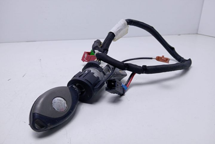 Contact cu cheie   9632897680 Citroen C5 prima generatie (facelift)