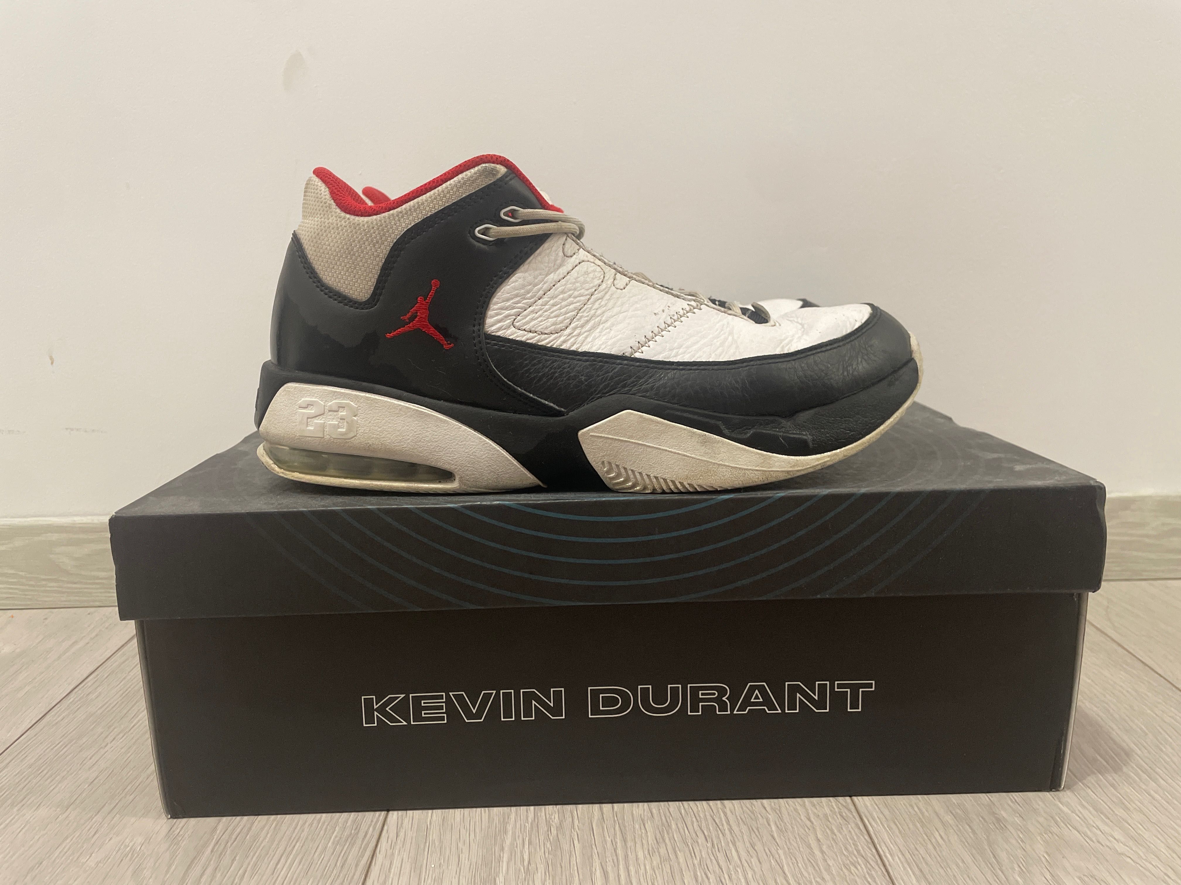 Vând Jordan 4 max aura pentru baschet dar nu am cutia originala