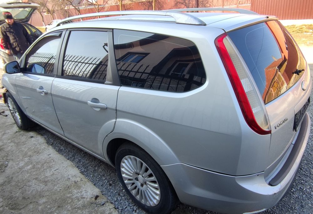 Dezmembrez Ford Focus 2010 Break 1.6 Diesel - doar piesele din imagini