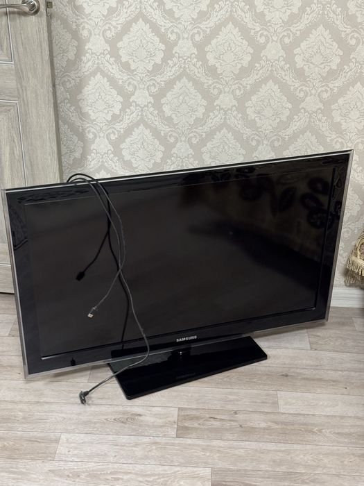 Samsung 40” Full HD Smart TV (+роутер в подарок)