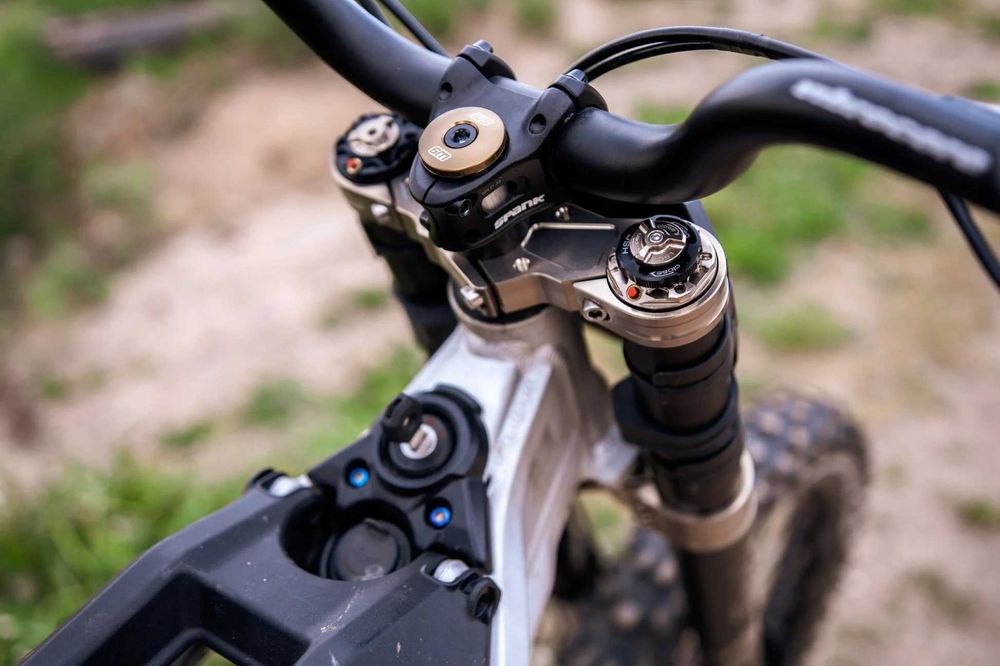 NOU! Furca EXT Ferro USD pentru Sur-Ron / Talaria