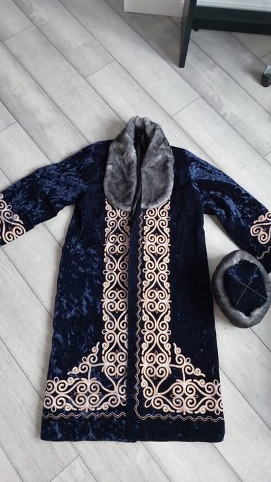 Казахский национальной чапан