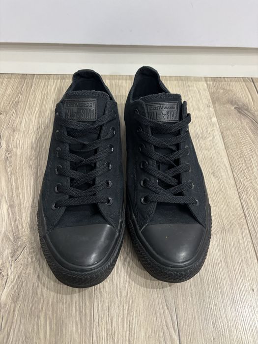 Tenesi Converse ca noi