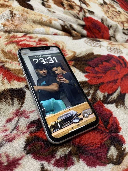 Vand IPHone XR perfect functional cititi descrierea